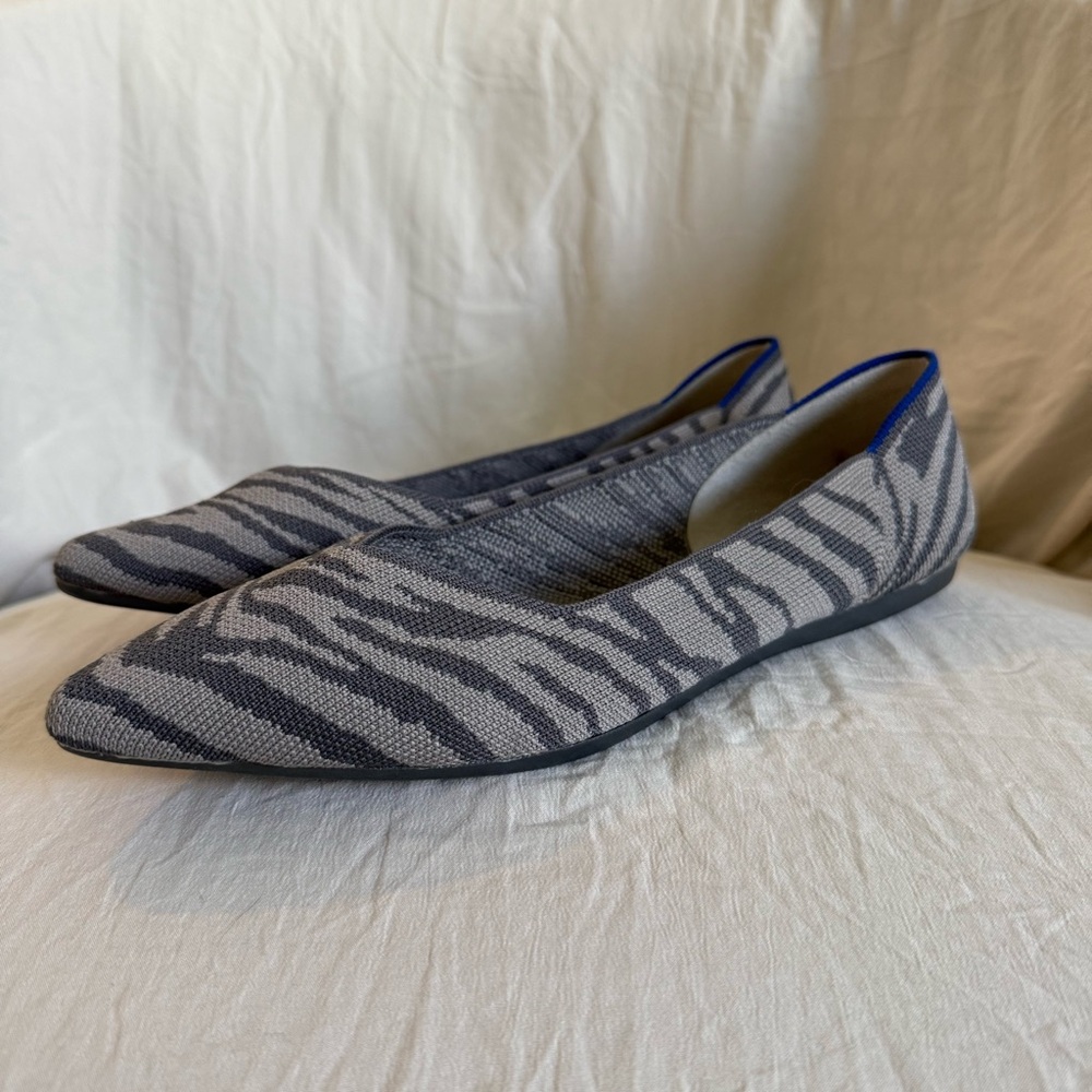 ROTHY’S GREY ZEBRA POINTED TOE FLATS // WOMEN’S SIZE 8.5